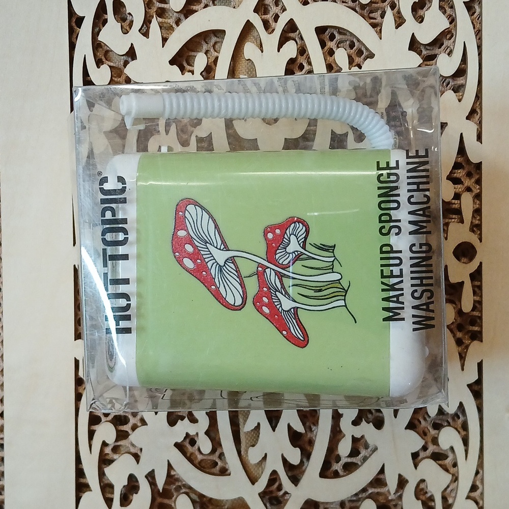 Hot Topic branded Make up Sponge Washer!!